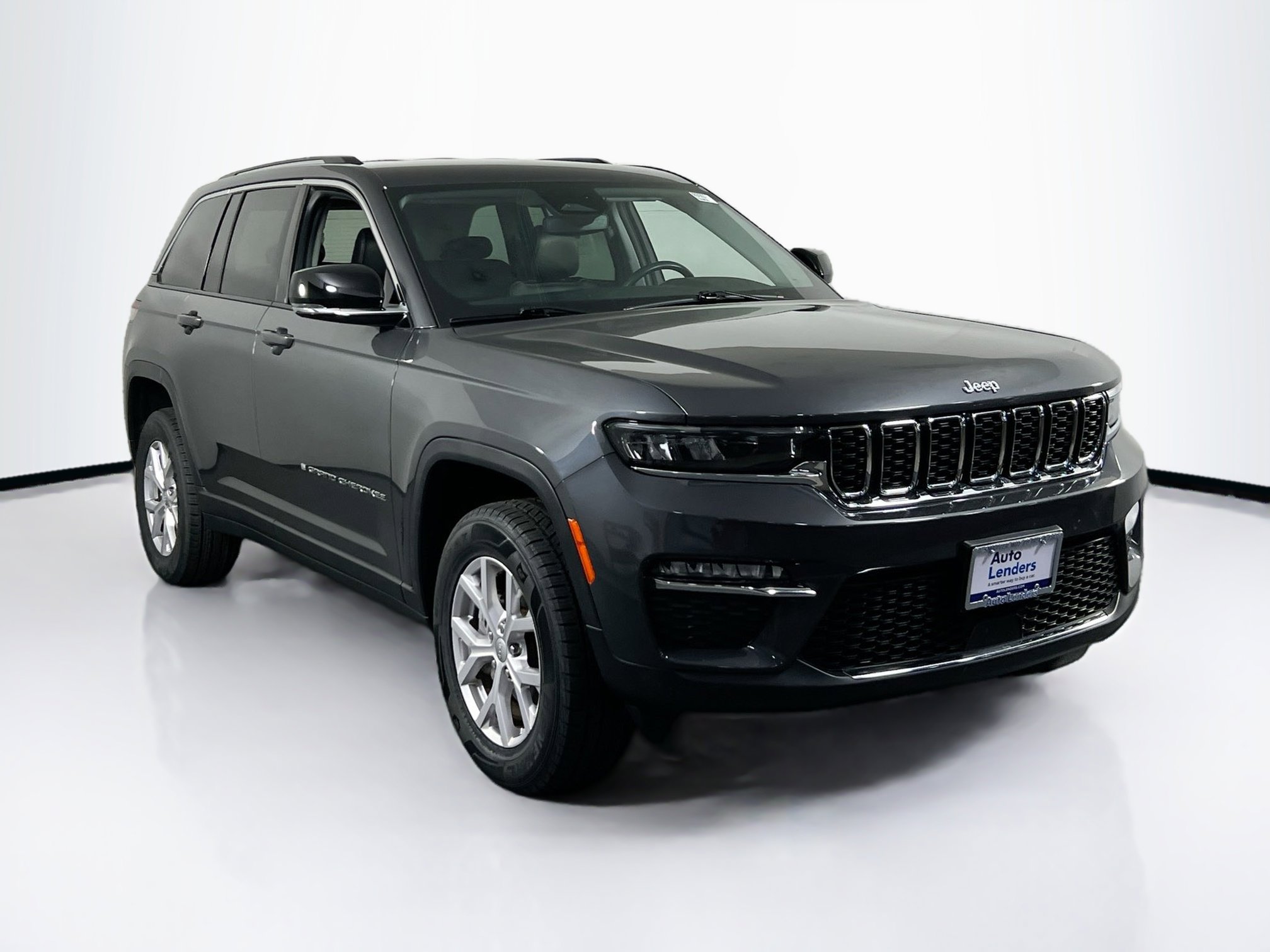 Used 2022 Jeep Grand Cherokee Limited image 3