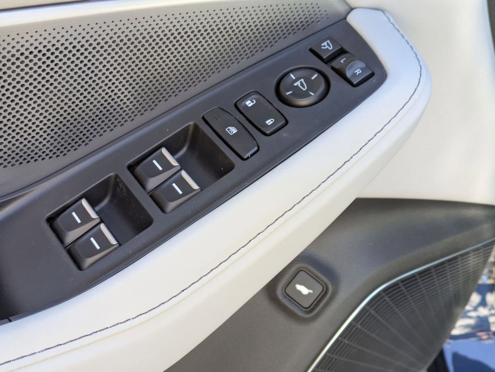 Certified 2026 Acura MDX w/ Technology Package FWD image 21