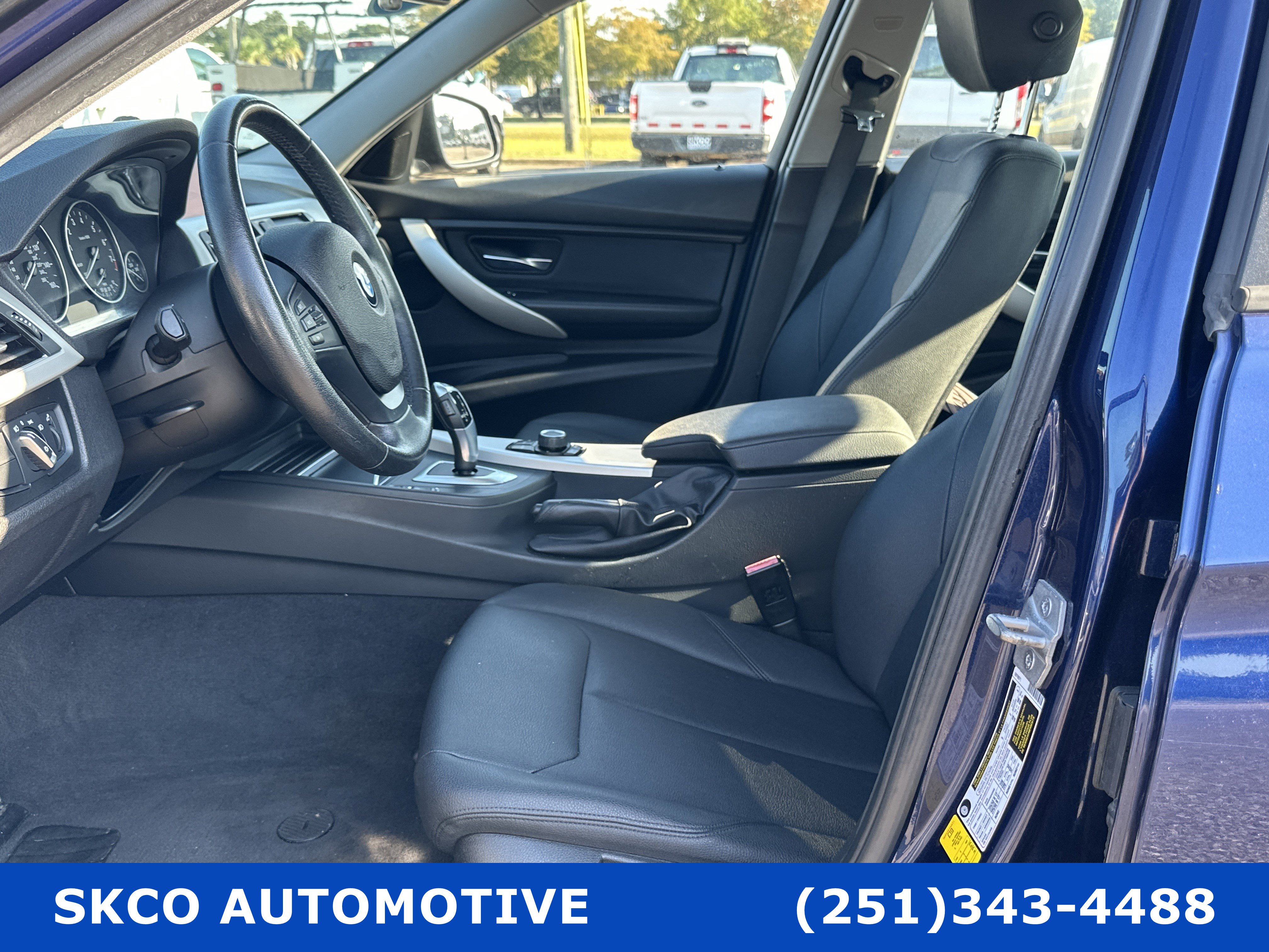 Used 2018 BMW 320i Sedan image 11