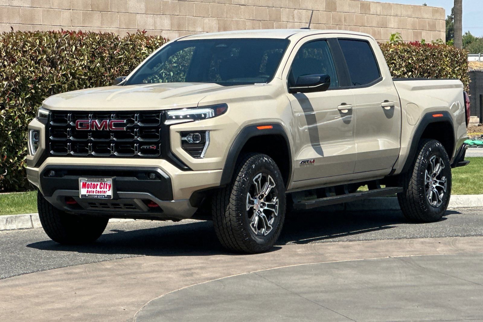 Used 2024 GMC Canyon AT4 AWD/4WD image 8