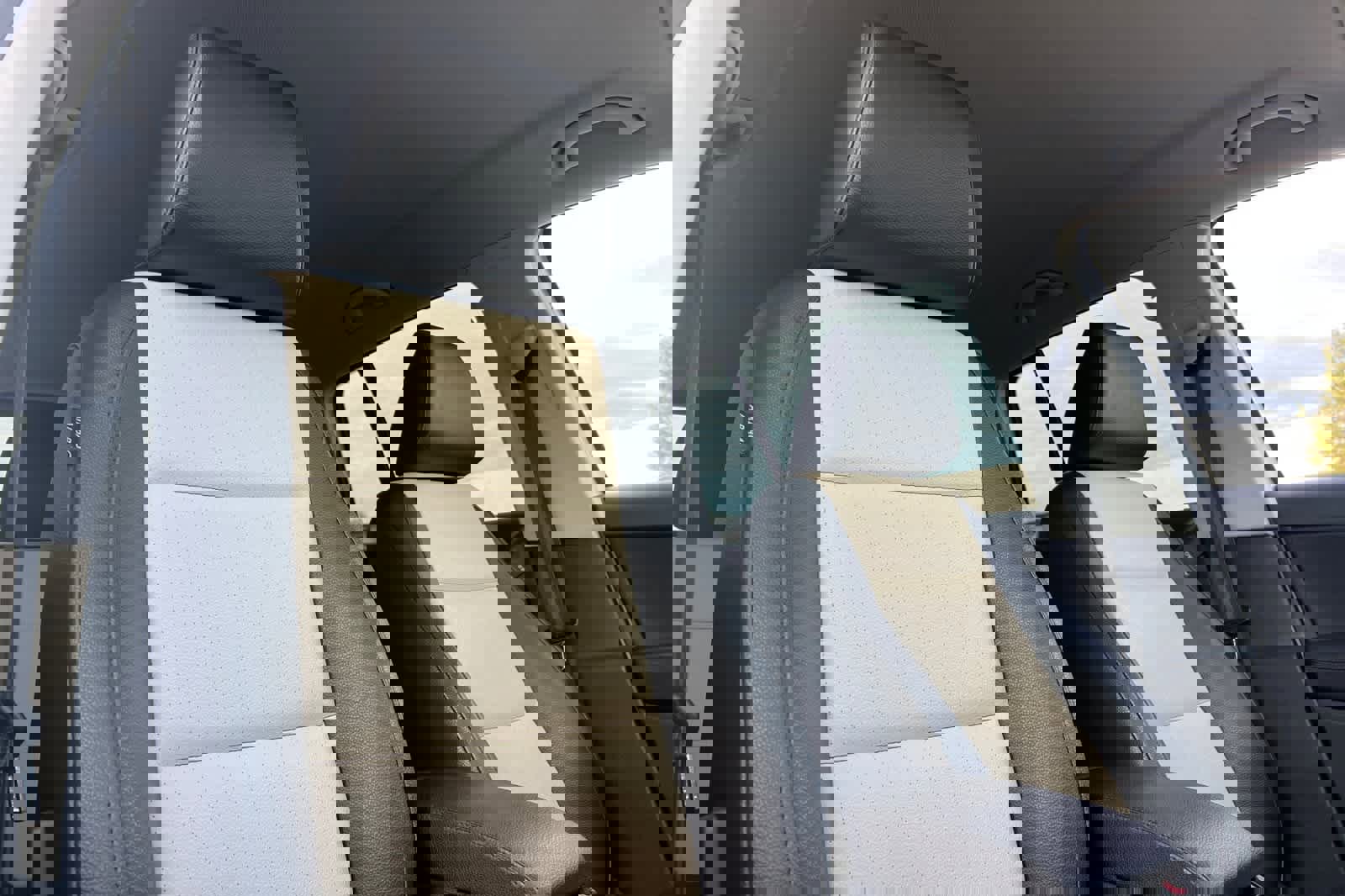 Used 2017 Volkswagen Tiguan S image 18