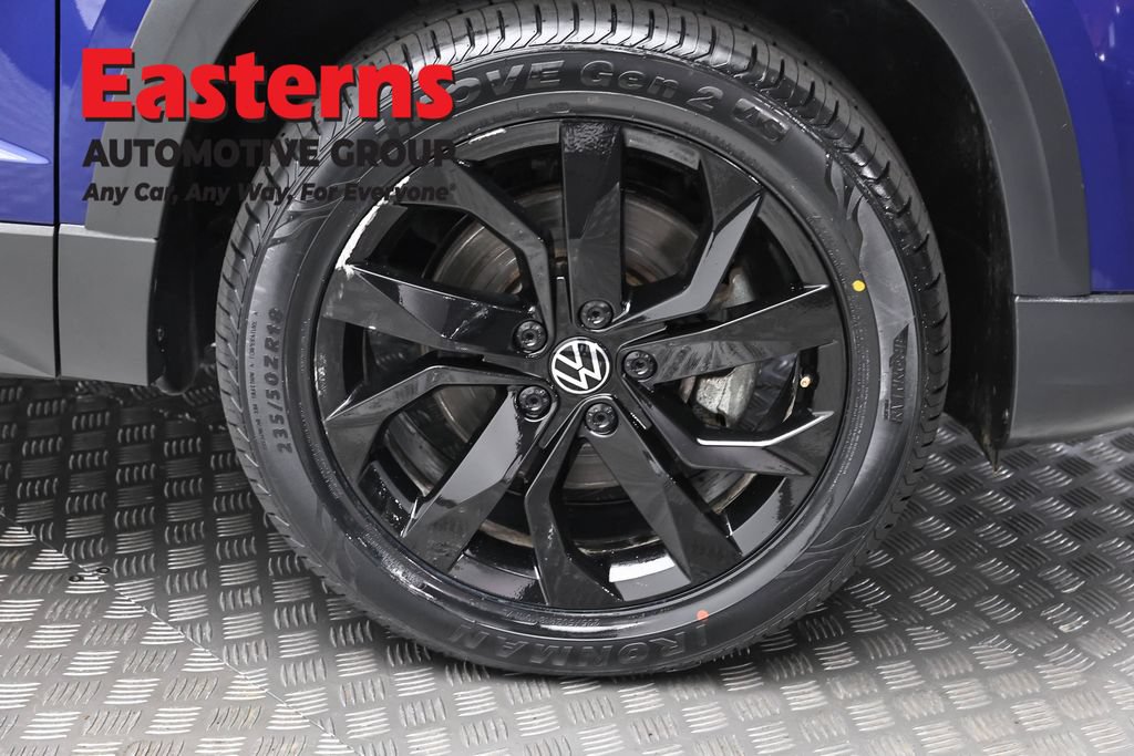 Used 2022 Volkswagen Taos SE w/ Panoramic Sunroof Package FWD image 31