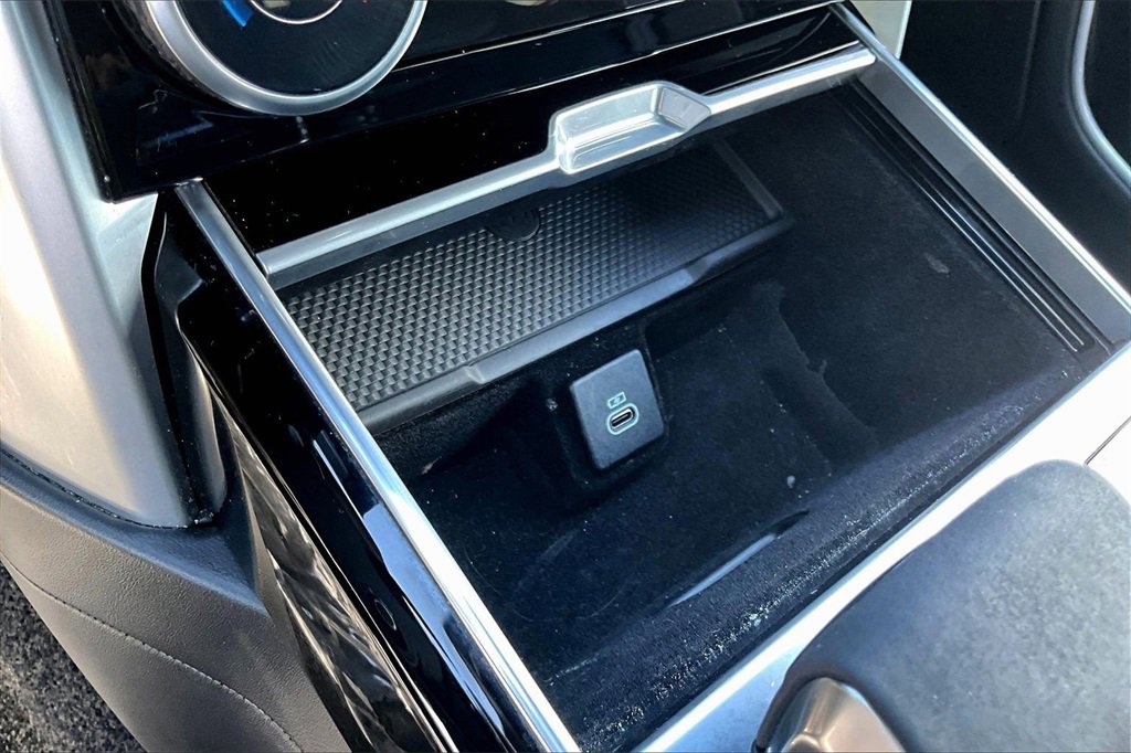 Used 2023 Land Rover Range Rover Long Wheelbase SE image 16