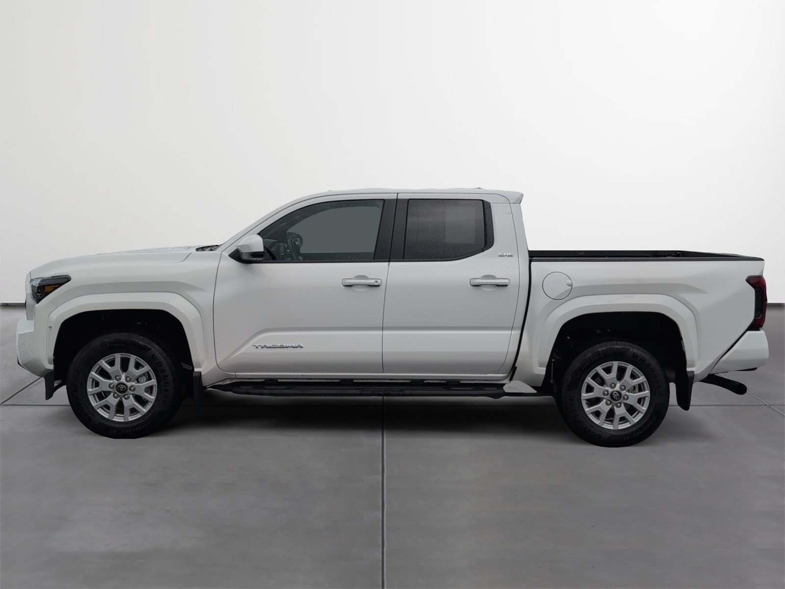 Certified 2025 Toyota Tacoma SR5 AWD/4WD image 3