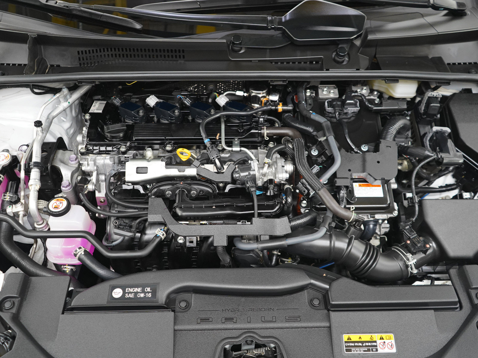 Used 2025 Toyota Prius AWD image 30