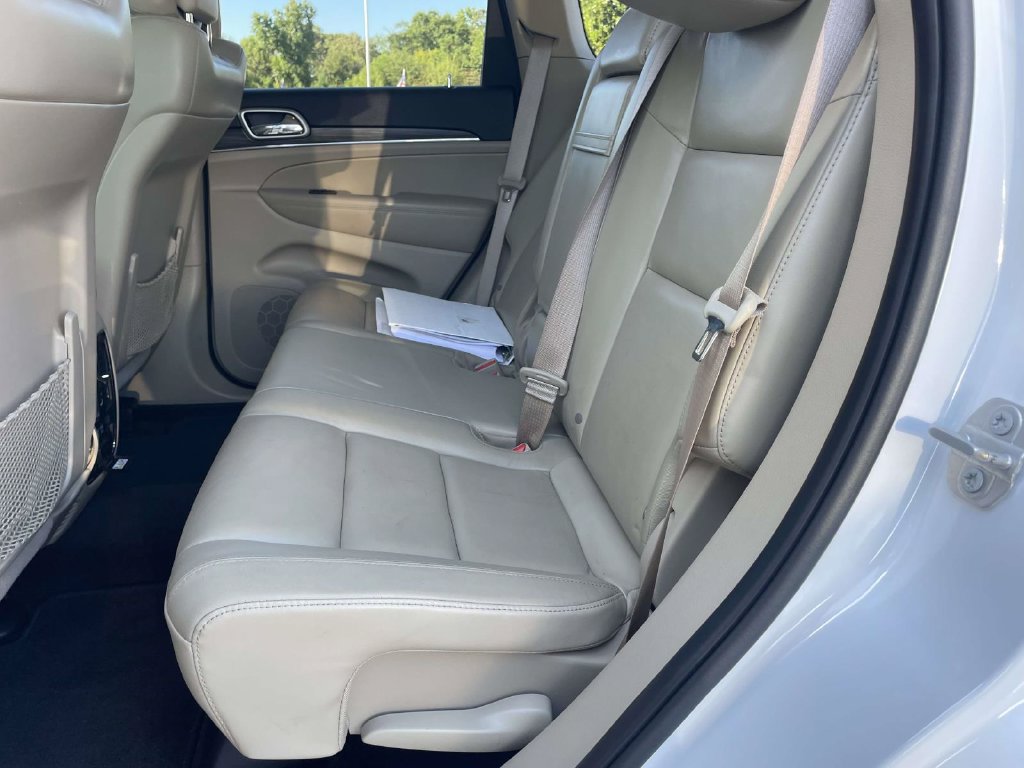 Used 2019 Jeep Grand Cherokee Limited AWD/4WD image 11