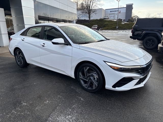 Used 2025 Hyundai Elantra Limited image 7