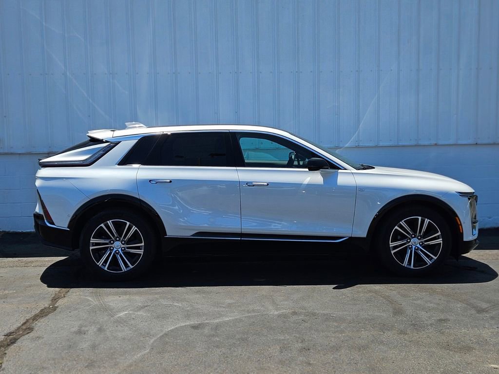 New 2025 Cadillac Lyriq Luxury w/ LPO, Floor Liner Package image 2