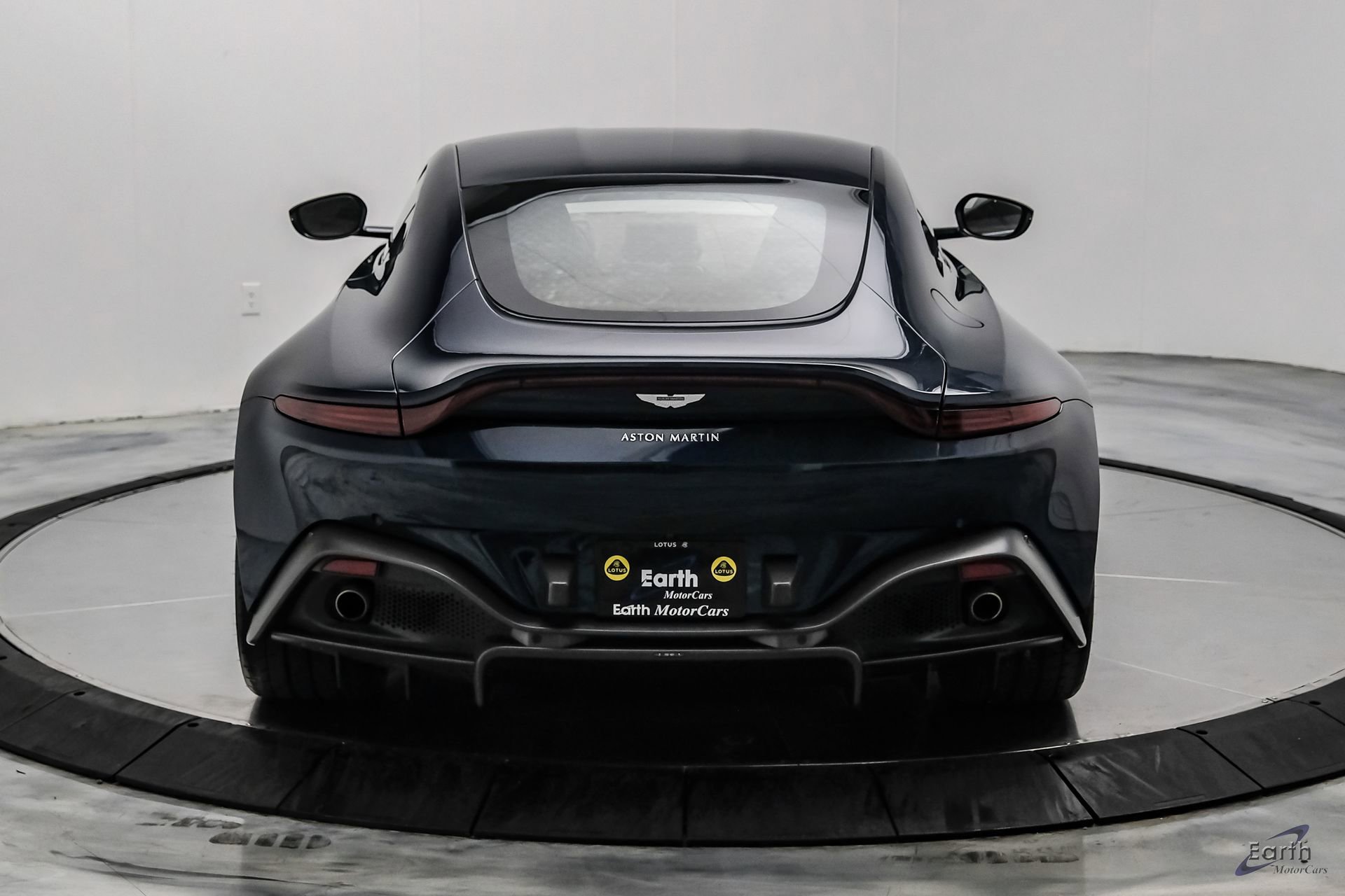 Used 2020 Aston Martin V8 Vantage Coupe RWD image 13