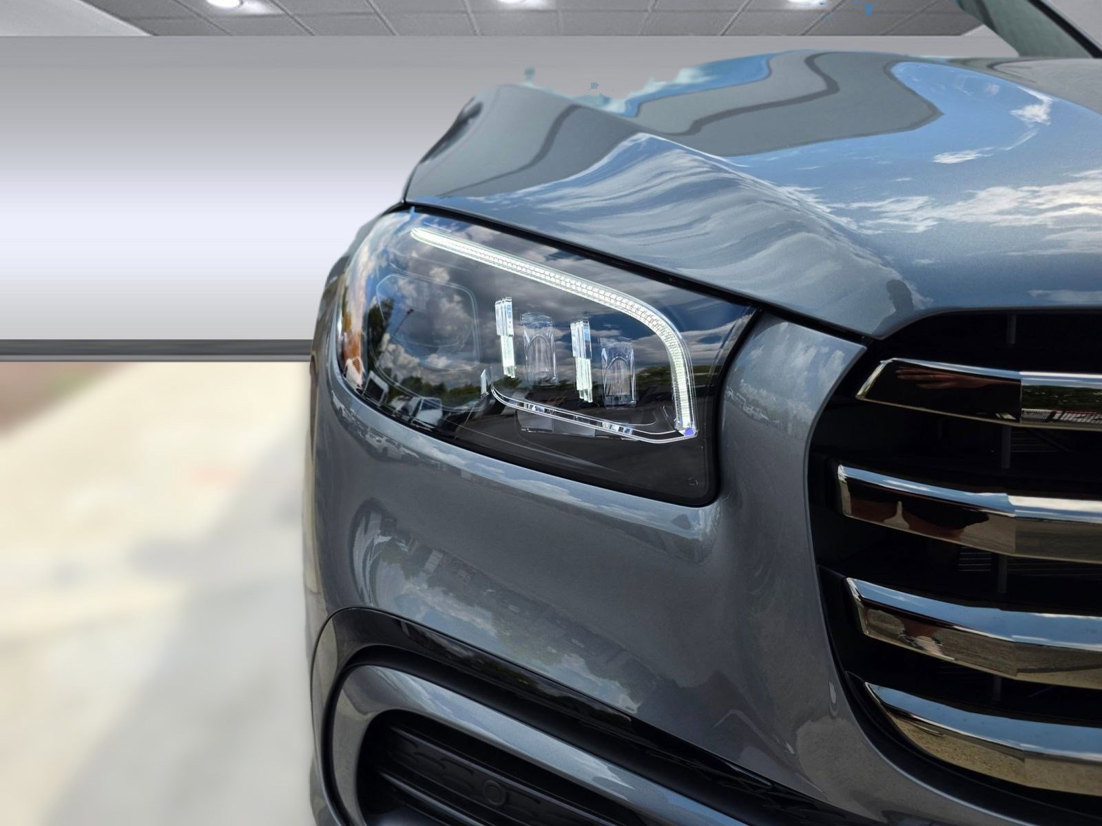 New 2026 Mercedes-Benz GLS 580 4MATIC image 9