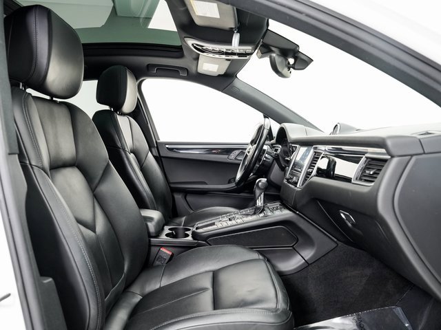 Used 2017 Porsche Macan image 25