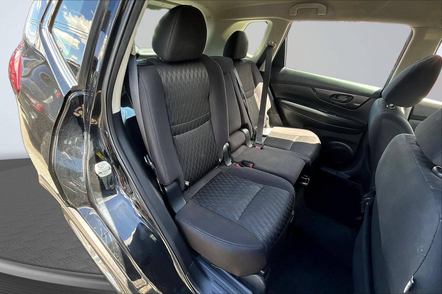Used 2019 Nissan Rogue S AWD/4WD image 23