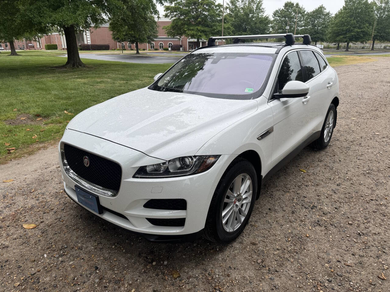 Used 2017 Jaguar F-PACE Prestige AWD/4WD image 2