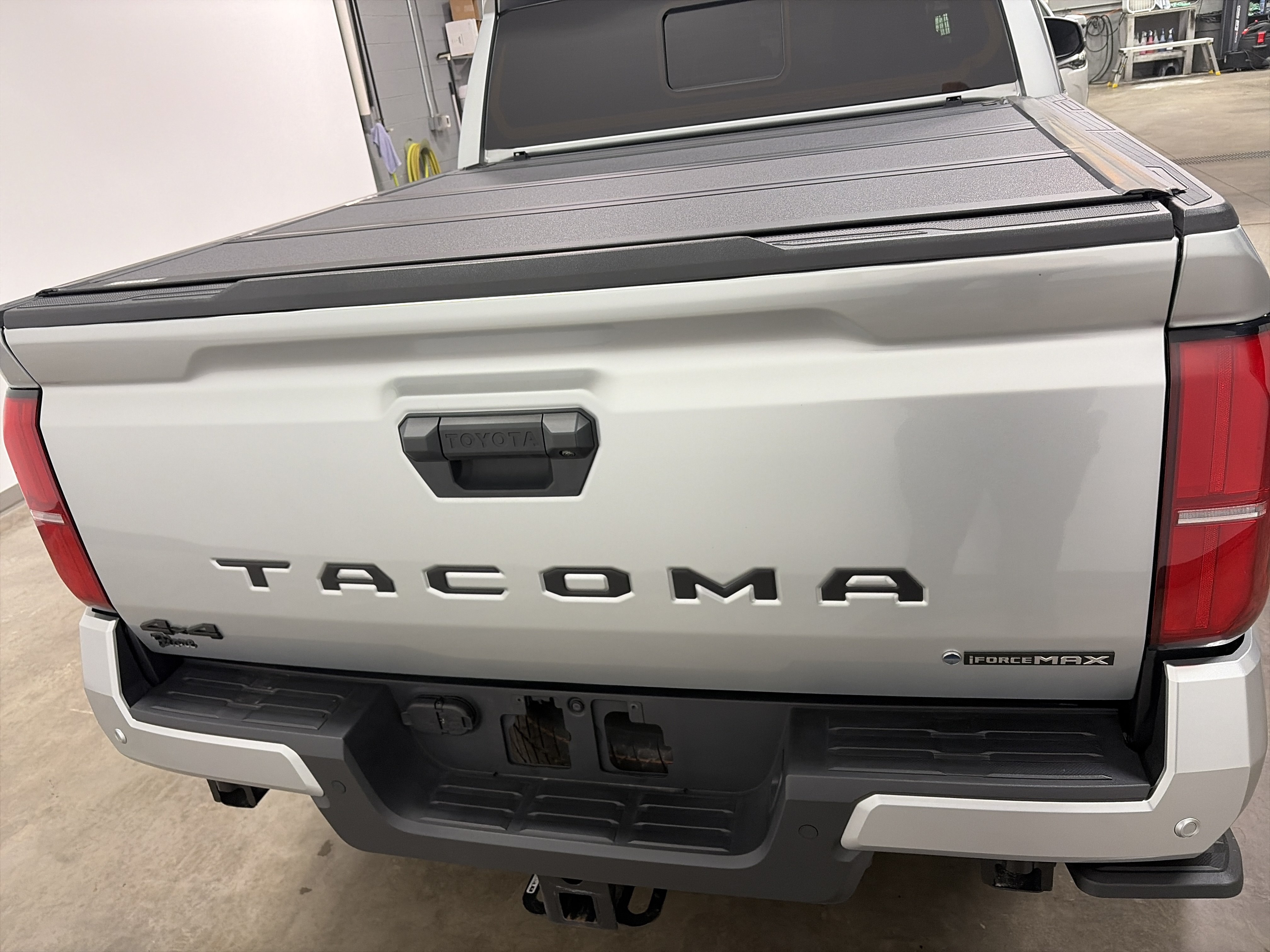 Used 2024 Toyota Tacoma TRD Sport w/ TRD Sport Upgrade Package AWD/4WD video 4