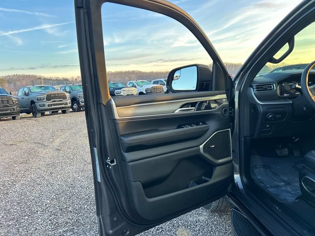 New 2026 Jeep Grand Wagoneer L Limited w/ Convenience Group I AWD/4WD image 32