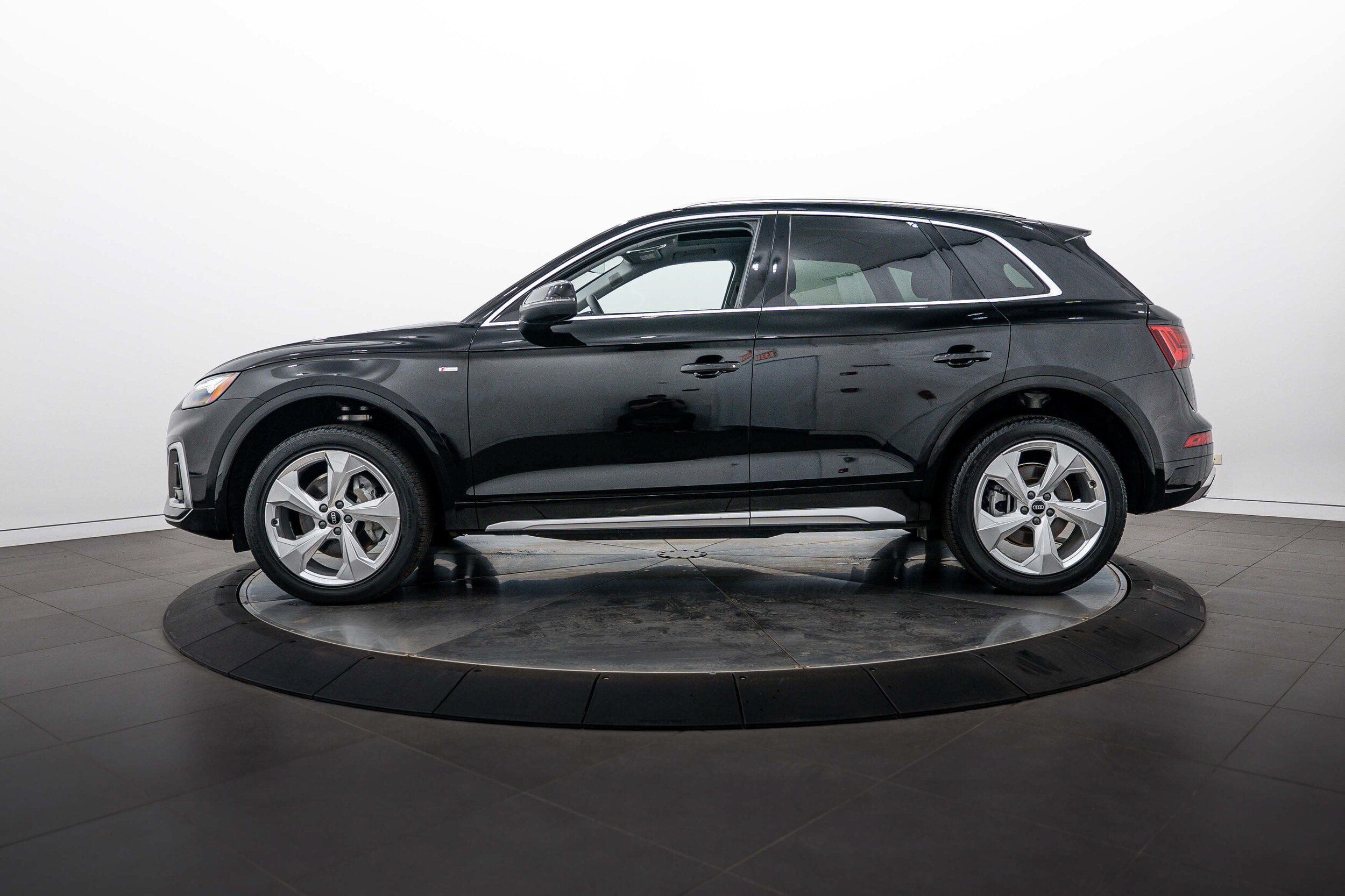Certified 2023 Audi Q5 2.0T Premium Plus w/ Premium Plus Package AWD/4WD image 7