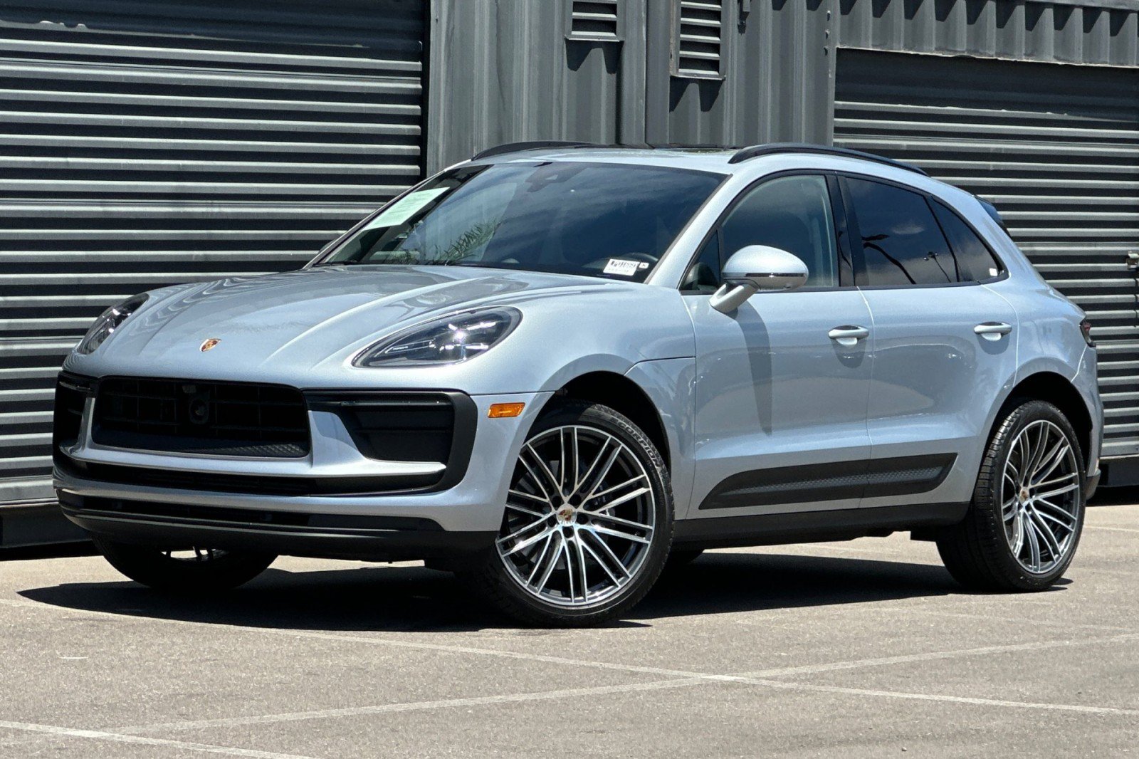 Used 2026 Porsche Macan AWD/4WD image 1