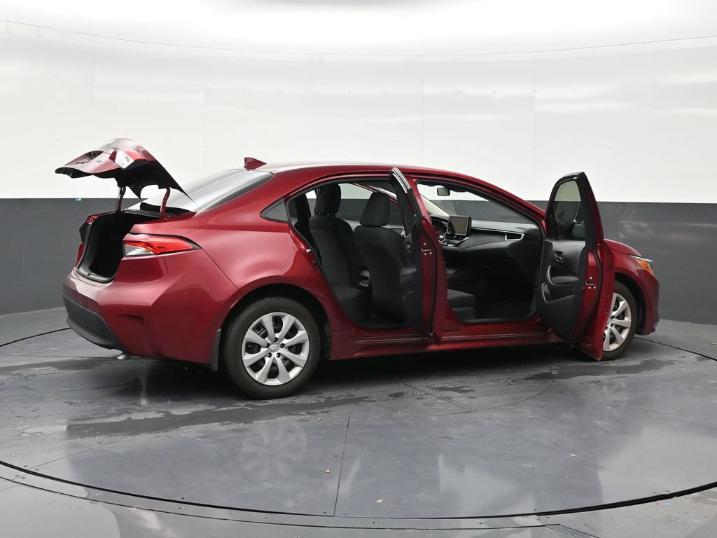 Used 2025 Toyota Corolla LE FWD image 28