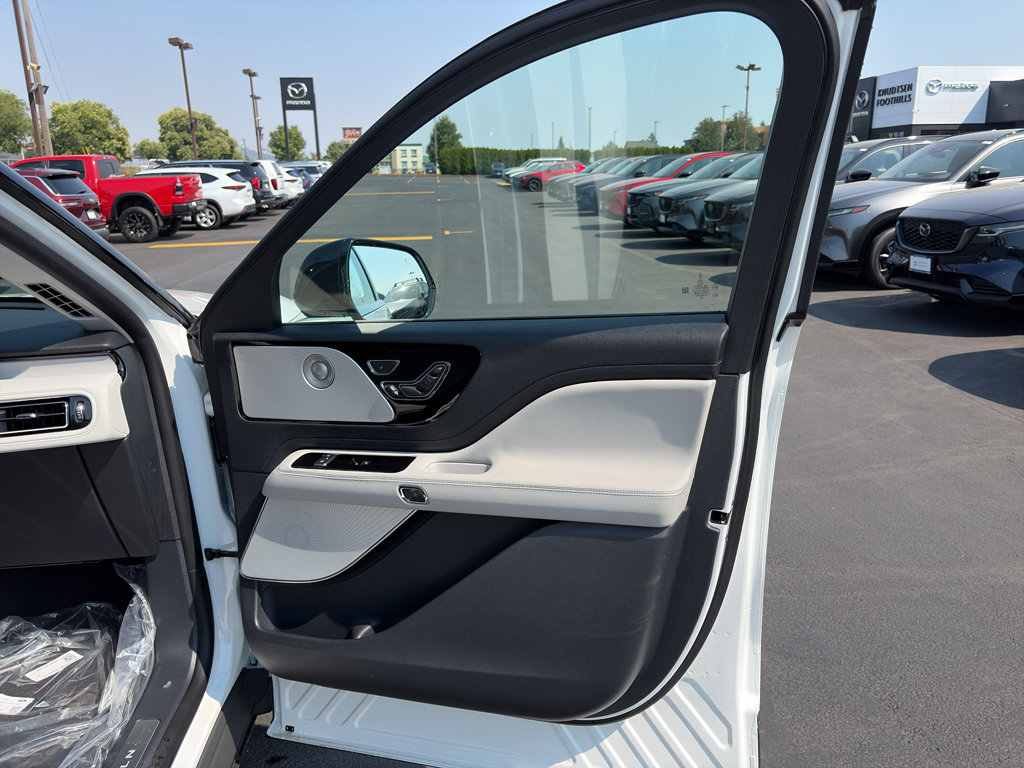 New 2026 Lincoln Aviator Reserve w/ Luxury Package AWD/4WD image 18
