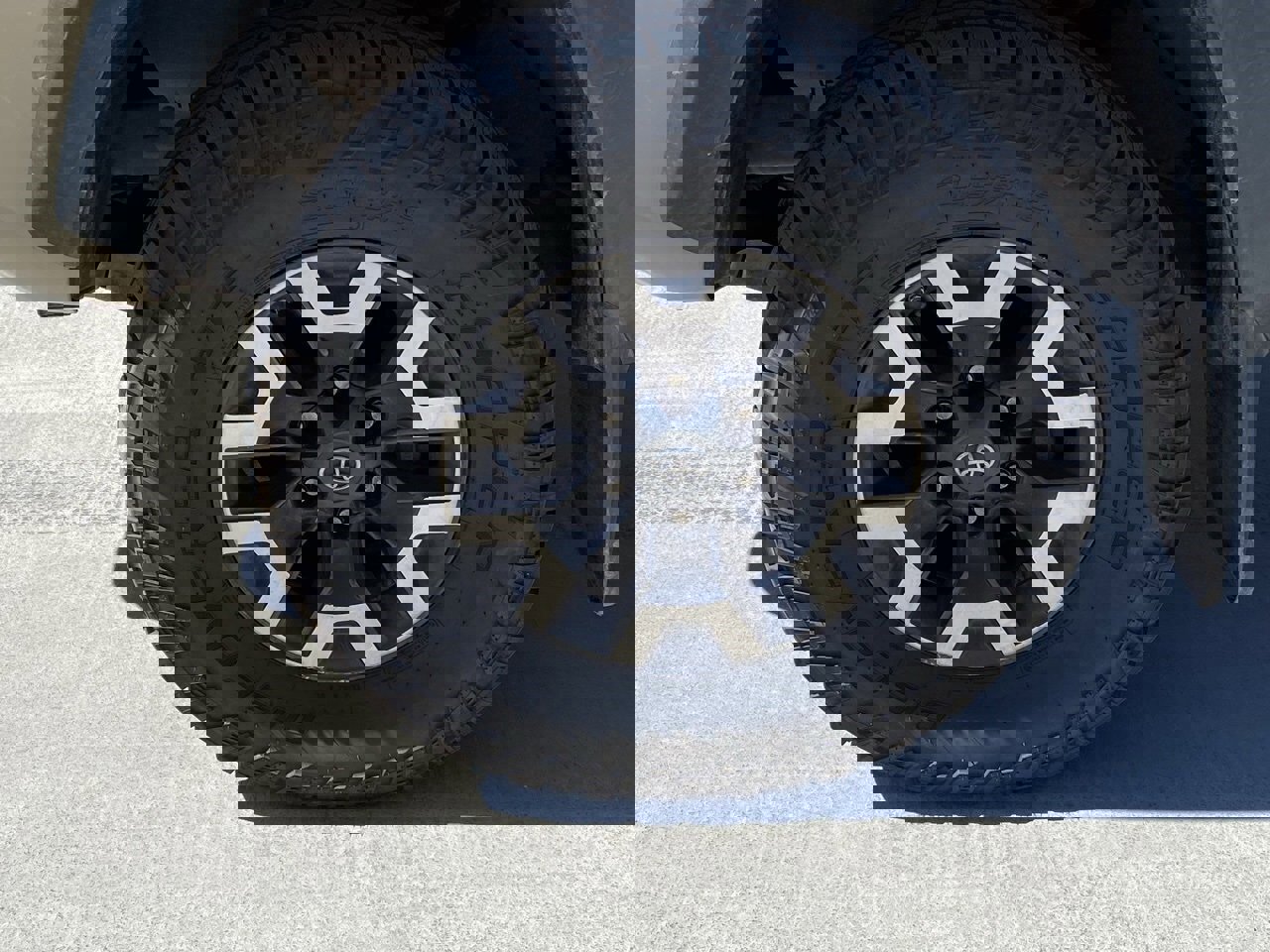 Used 2018 Toyota Tacoma TRD Off-Road image 4