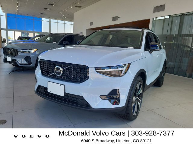 New 2026 Volvo XC40 B5 Plus w/ Climate Package AWD/4WD image 4