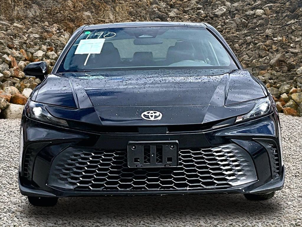 Used 2025 Toyota Camry SE FWD image 3