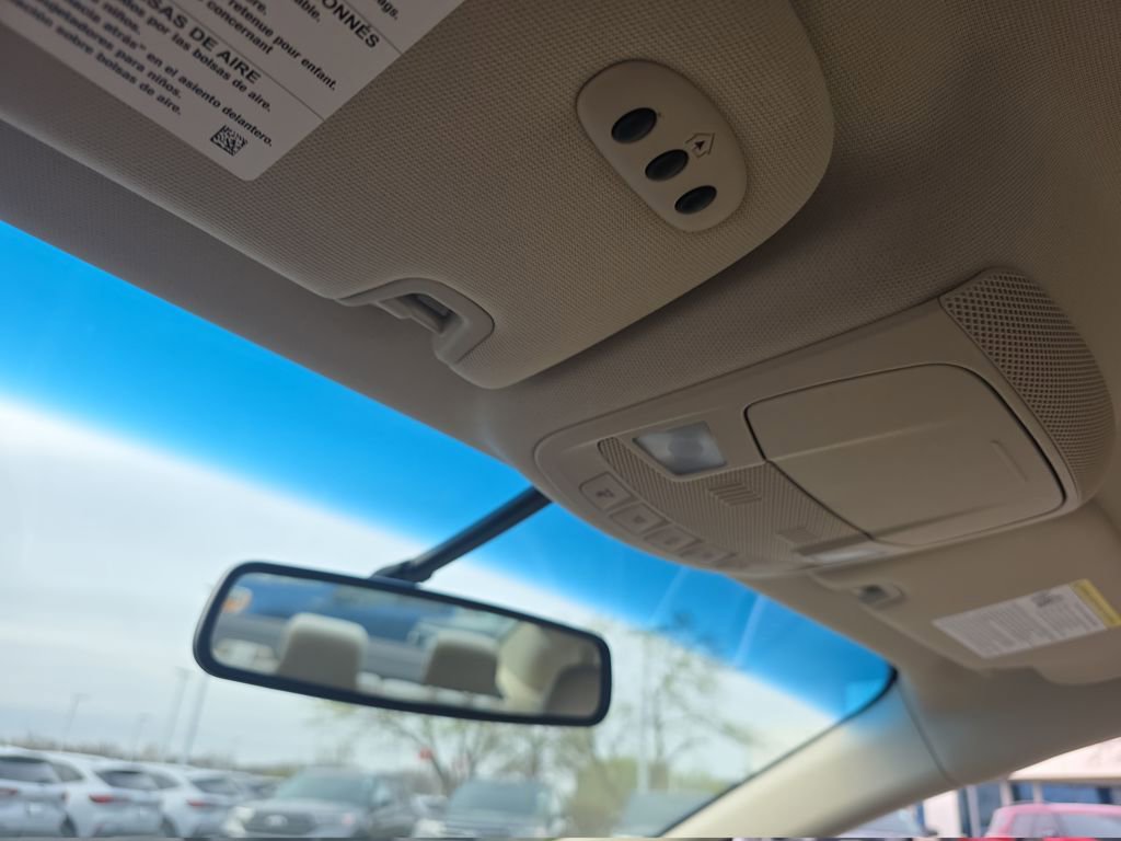 Used 2018 Lincoln MKZ Select image 32