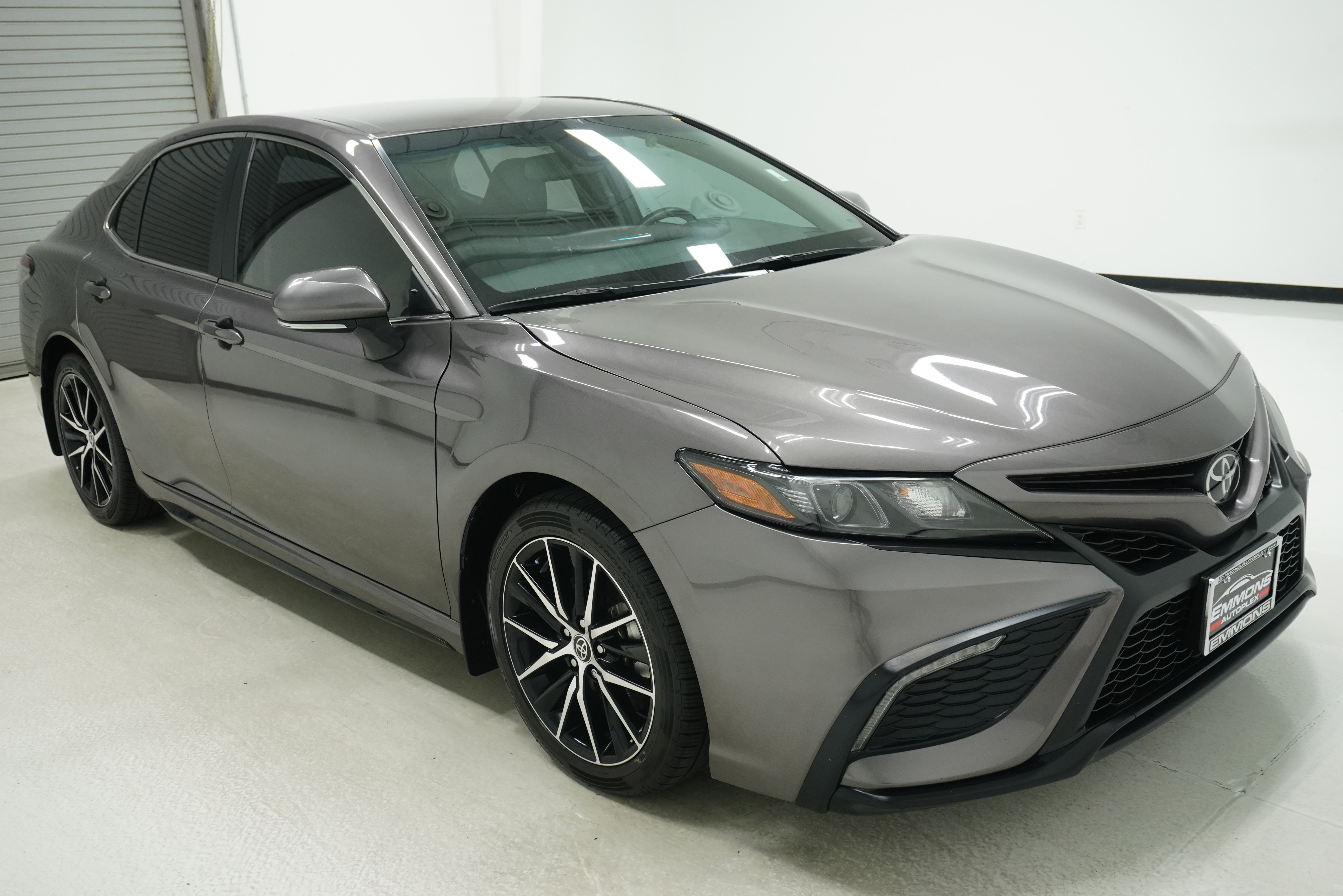Used 2023 Toyota Camry SE w/ Convenience Package FWD image 3