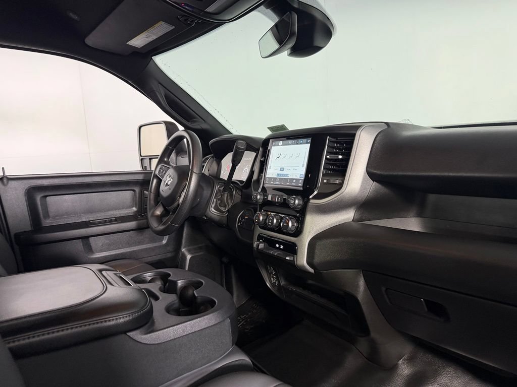 Used 2024 RAM 3500 Tradesman w/ Chrome Appearance Group AWD/4WD image 30