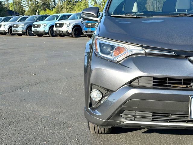Used 2017 Toyota RAV4 XLE AWD/4WD image 8