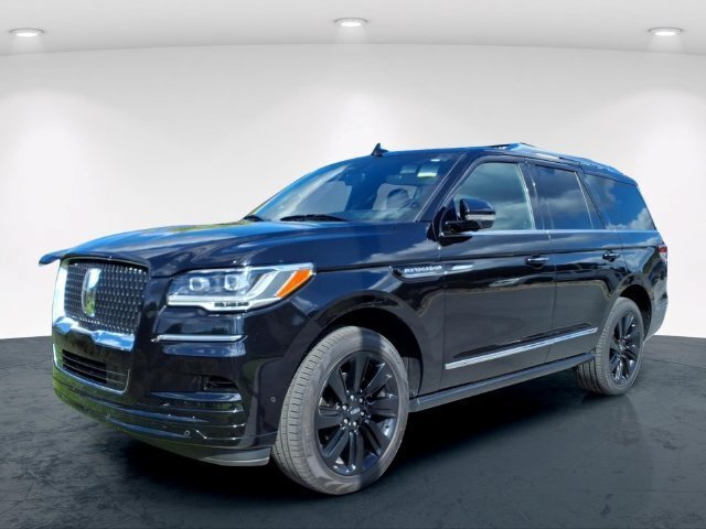 Used 2022 Lincoln Navigator Reserve AWD/4WD image 2