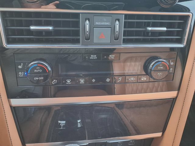 Used 2024 INFINITI QX80 Sensory AWD/4WD image 13