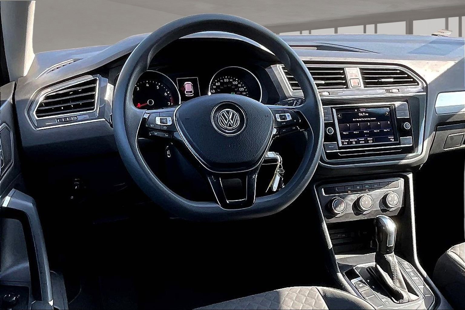 Used 2020 Volkswagen Tiguan S image 8