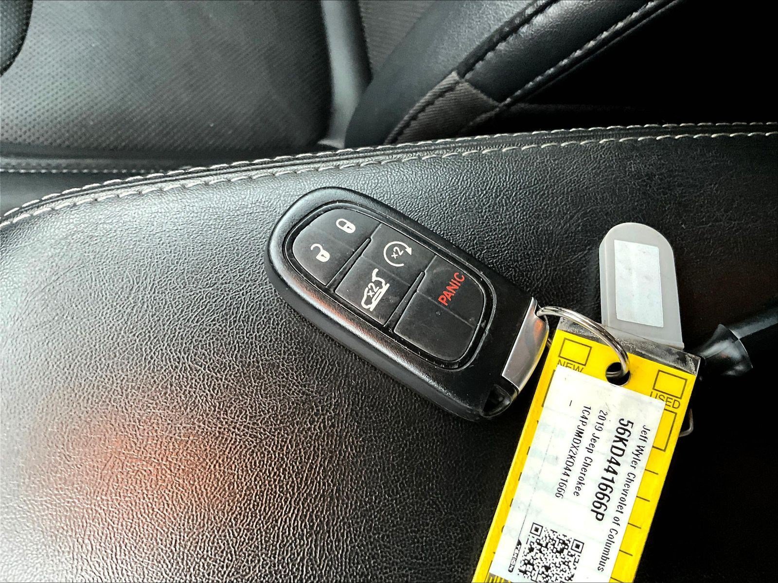 Used 2019 Jeep Cherokee Limited AWD/4WD image 34