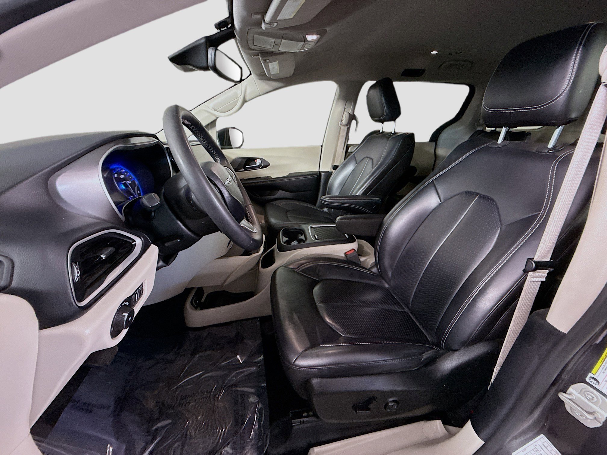 Used 2023 Chrysler Pacifica Touring-L image 22