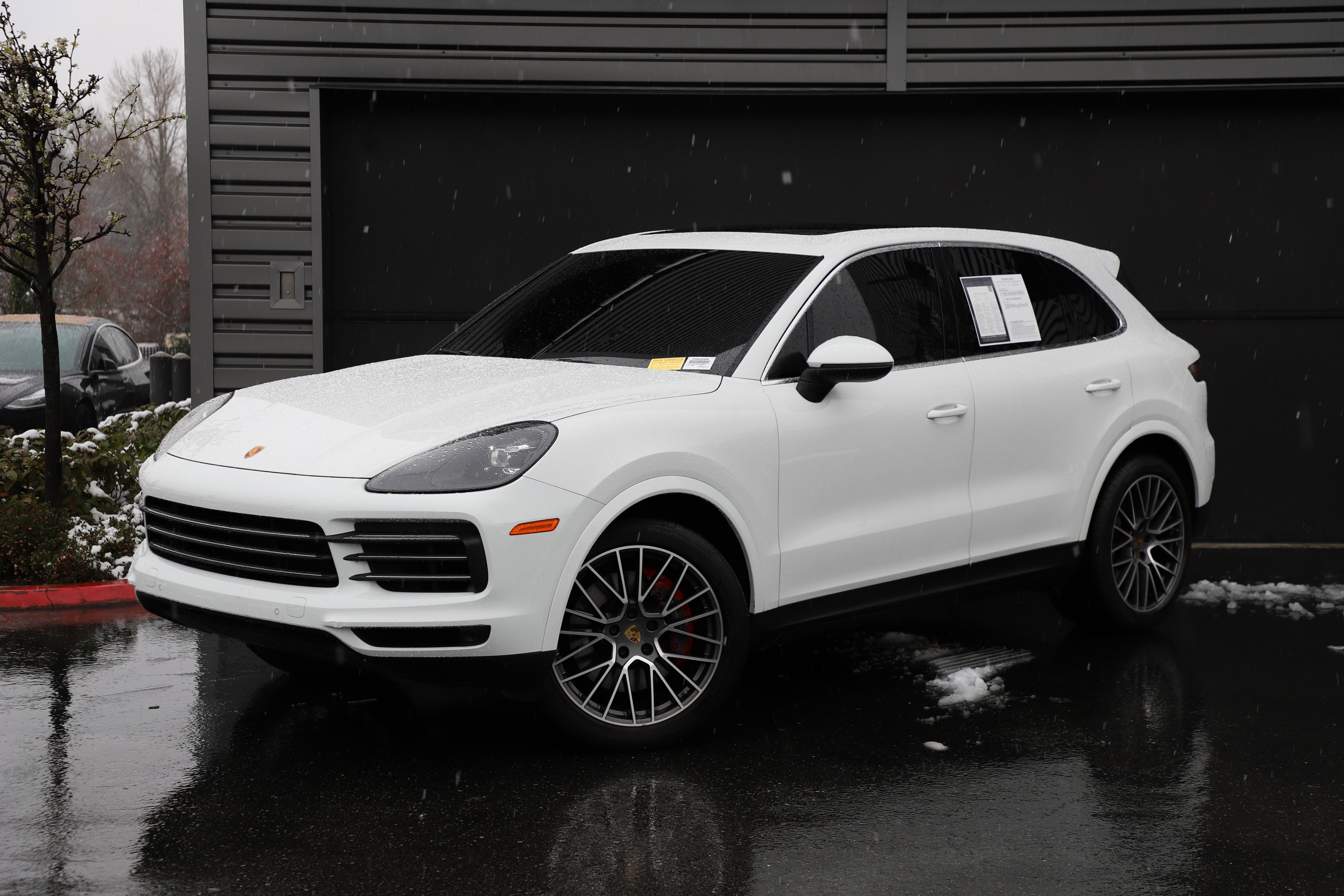 Used 2023 Porsche Cayenne image 1