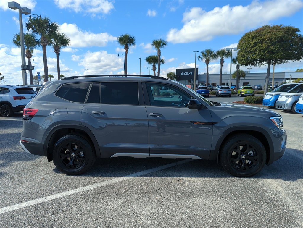 New 2026 Volkswagen Atlas Peak Edition image 3