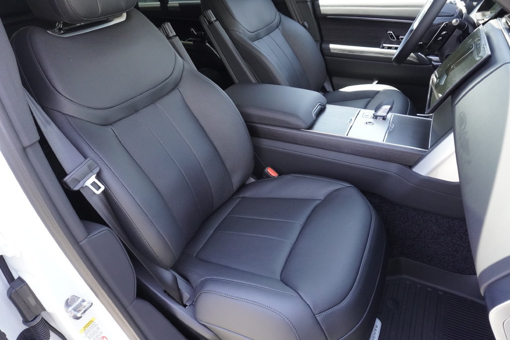 New 2026 Land Rover Range Rover Long Wheelbase SE AWD/4WD image 24