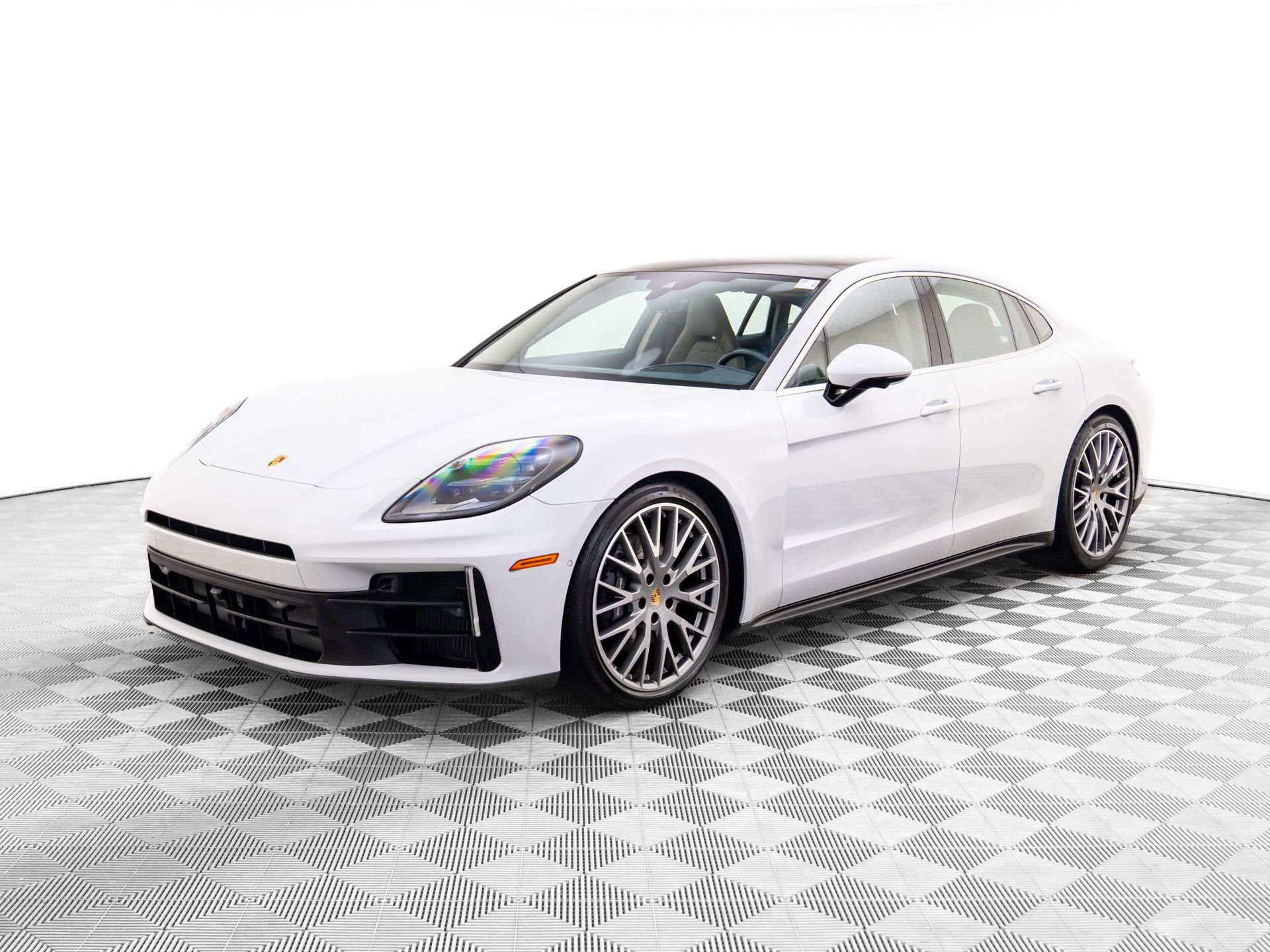 Certified 2024 Porsche Panamera 4 image 1