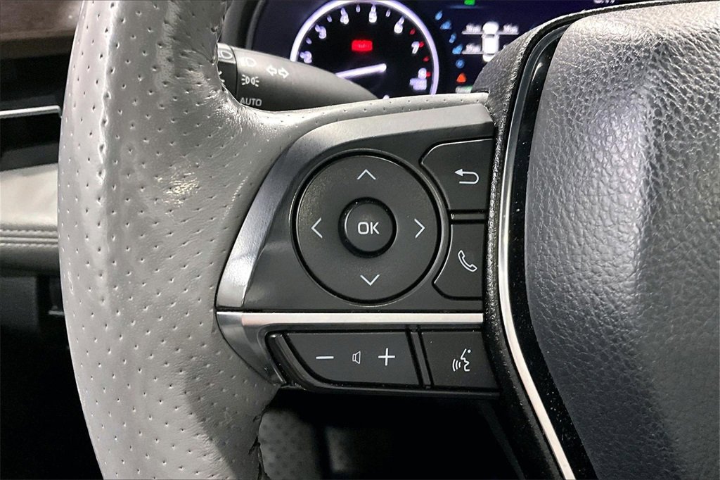 Used 2020 Toyota Avalon Limited image 11