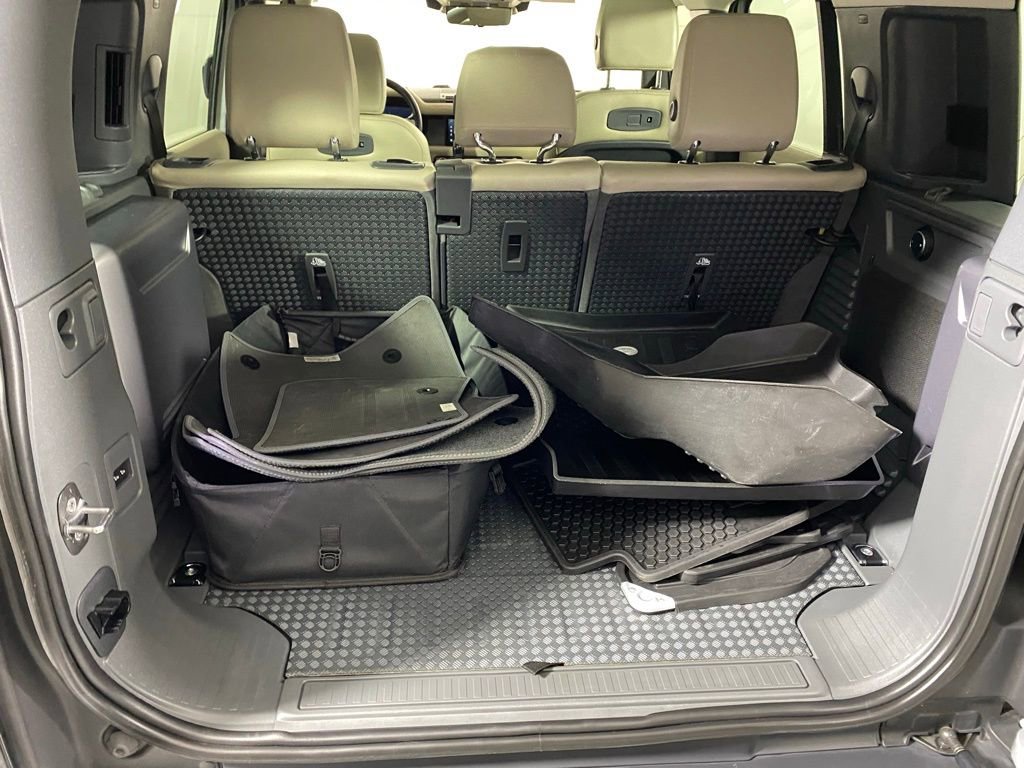 Used 2020 Land Rover Defender 110 SE image 29