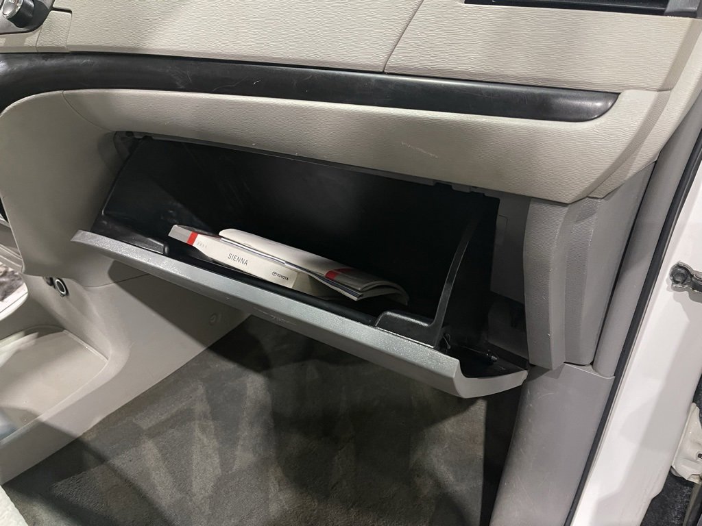 Used 2011 Toyota Sienna LE image 12