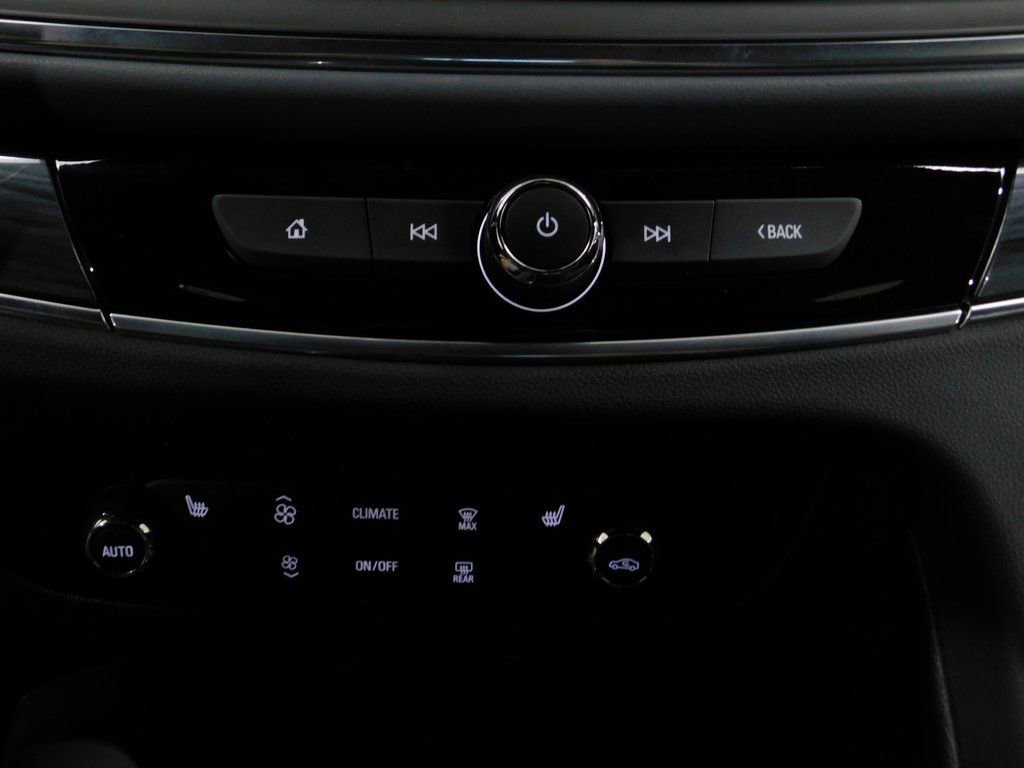 Used 2024 Buick Enclave Essence image 41