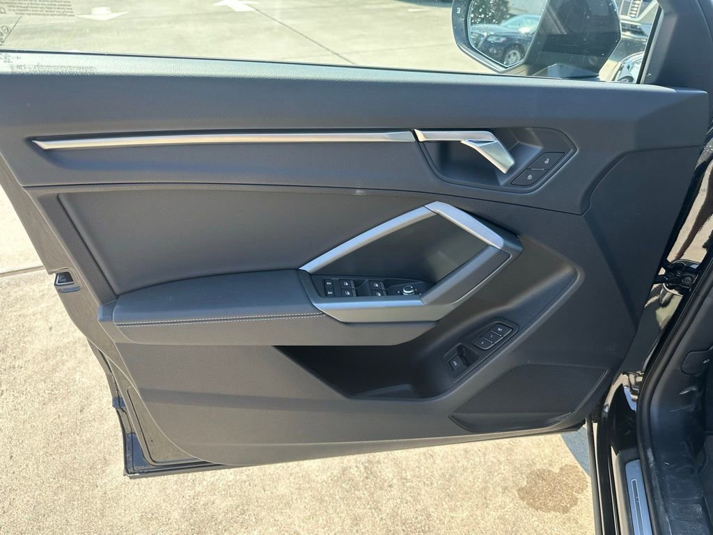 New 2025 Audi Q3 2.0T Premium image 9