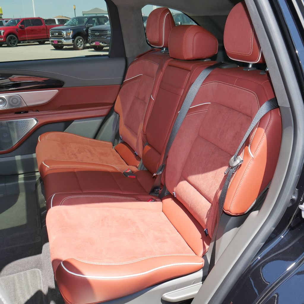 Used 2025 Lincoln Nautilus Black Label w/ Jet Appearance Package AWD/4WD image 6