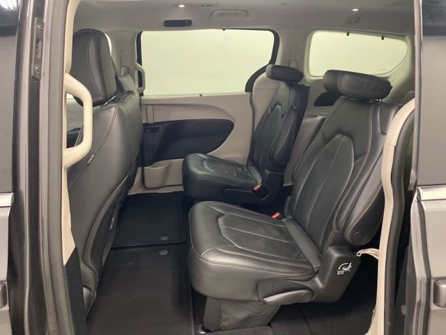 Used 2020 Chrysler Pacifica Touring-L FWD image 20