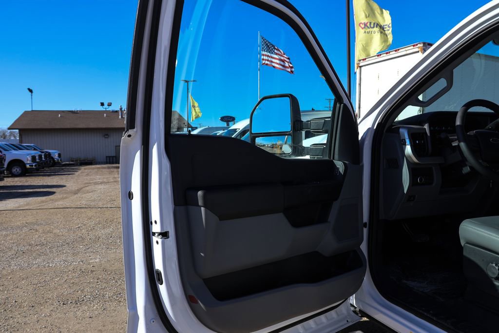 New 2024 Ford F550 4x4 Regular Cab Super Duty image 20
