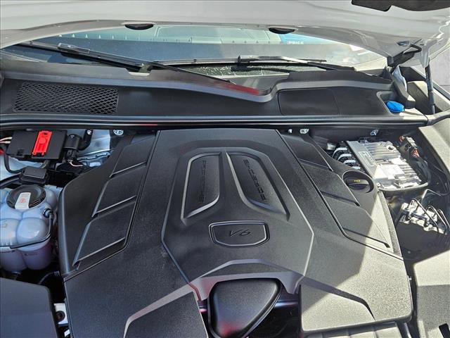 Used 2024 Porsche Cayenne Coupe image 23