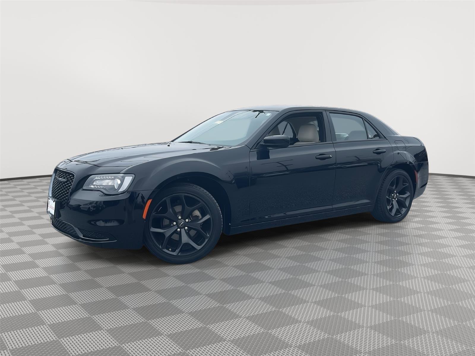 Used 2022 Chrysler 300 Touring w/ Sport Appearance Package image 4