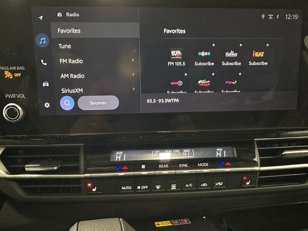 Used 2025 Toyota Sienna XSE image 27